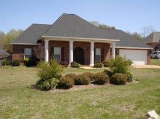 16 Chanticleer Blvd, Hattiesburg, MS 39402