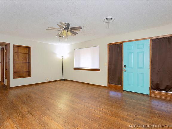 4th image of 806 E Pierce Ave