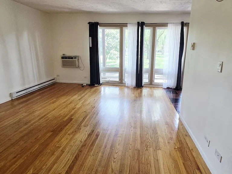 2205 Arbor Cir #8 — Photo 2