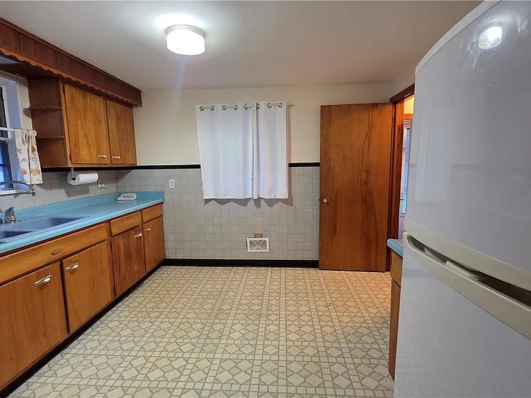419 Cherokee Dr — Photo 5