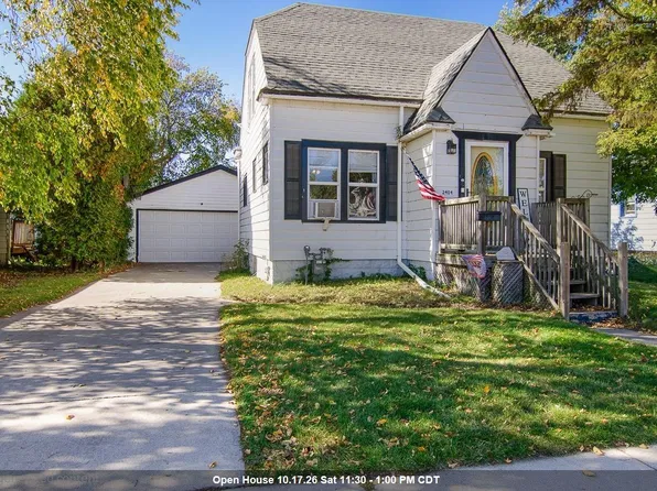 2404 Lincoln Ave, Two Rivers, WI 54241