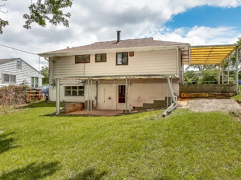 5685 Parchester Dr — Photo 5