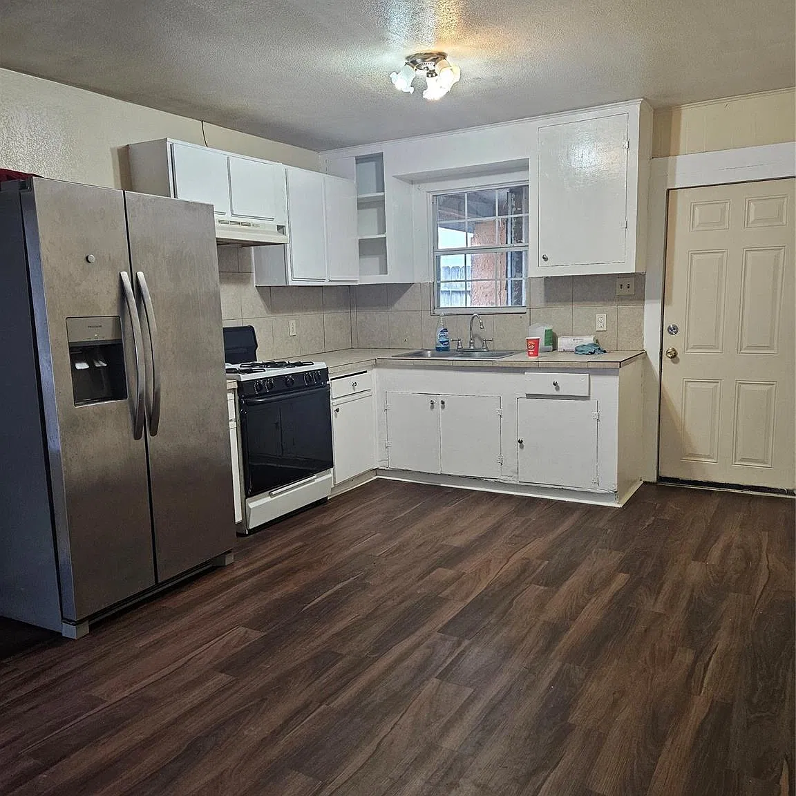 3 bed, 1.5 bath, 920 sqft, $1,500 — Photo 3