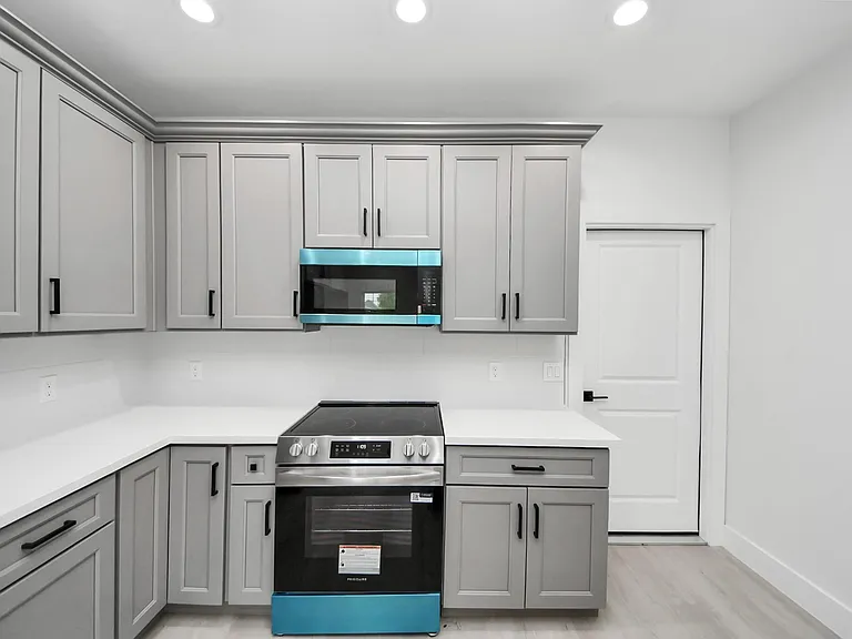 8218 Lawler St — Photo 12