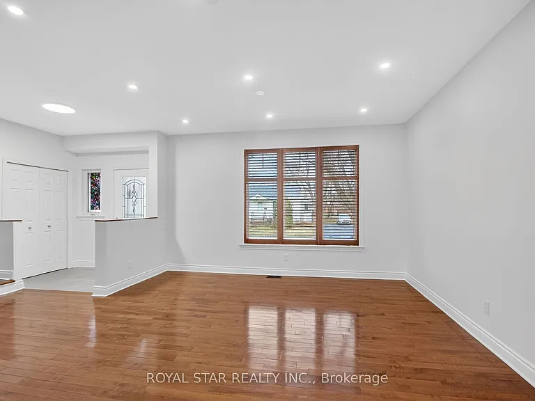 1448 Queensdale Ave — Photo 9
