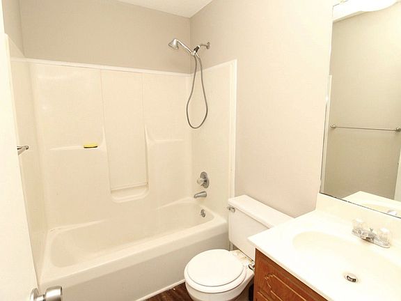 5th image of 1721 Baltimore Dr APT A