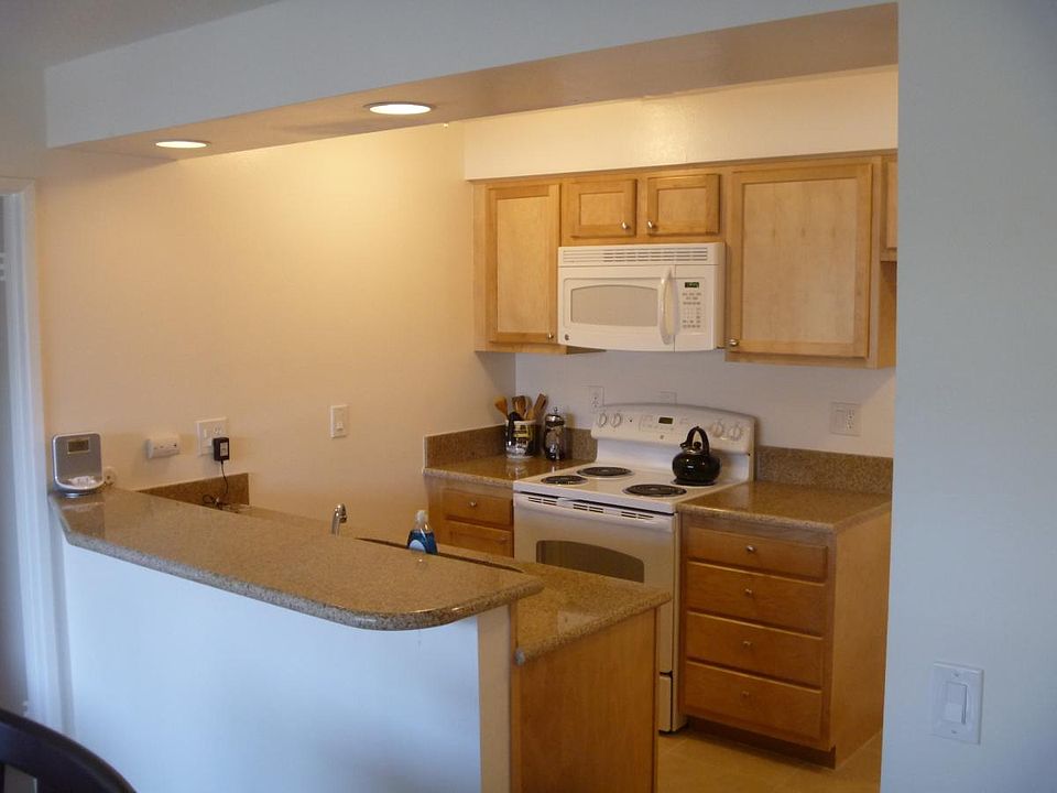 Kitchen & Bar