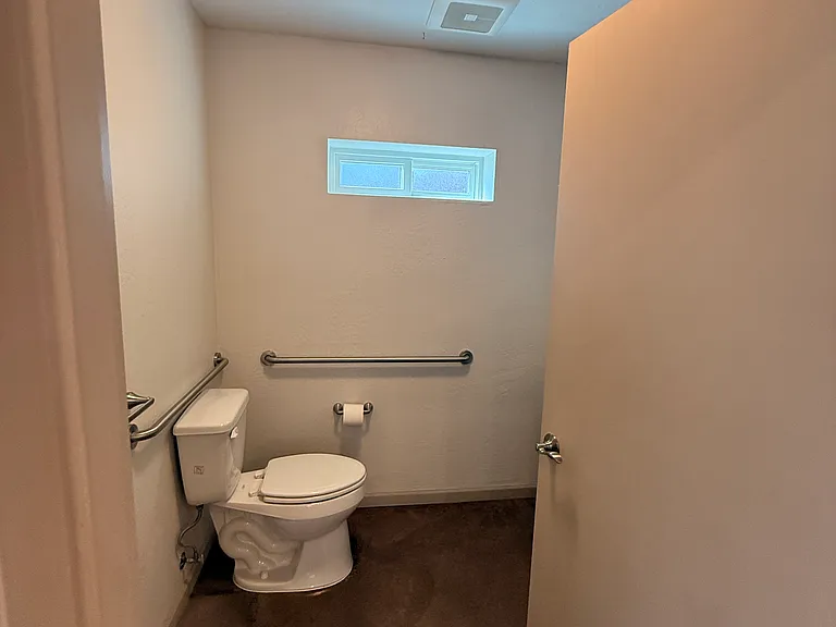 687 N Main St #A — Photo 10