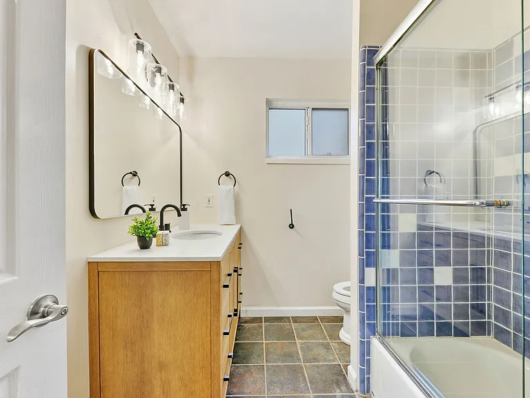 866 Alma Pl — Photo 19