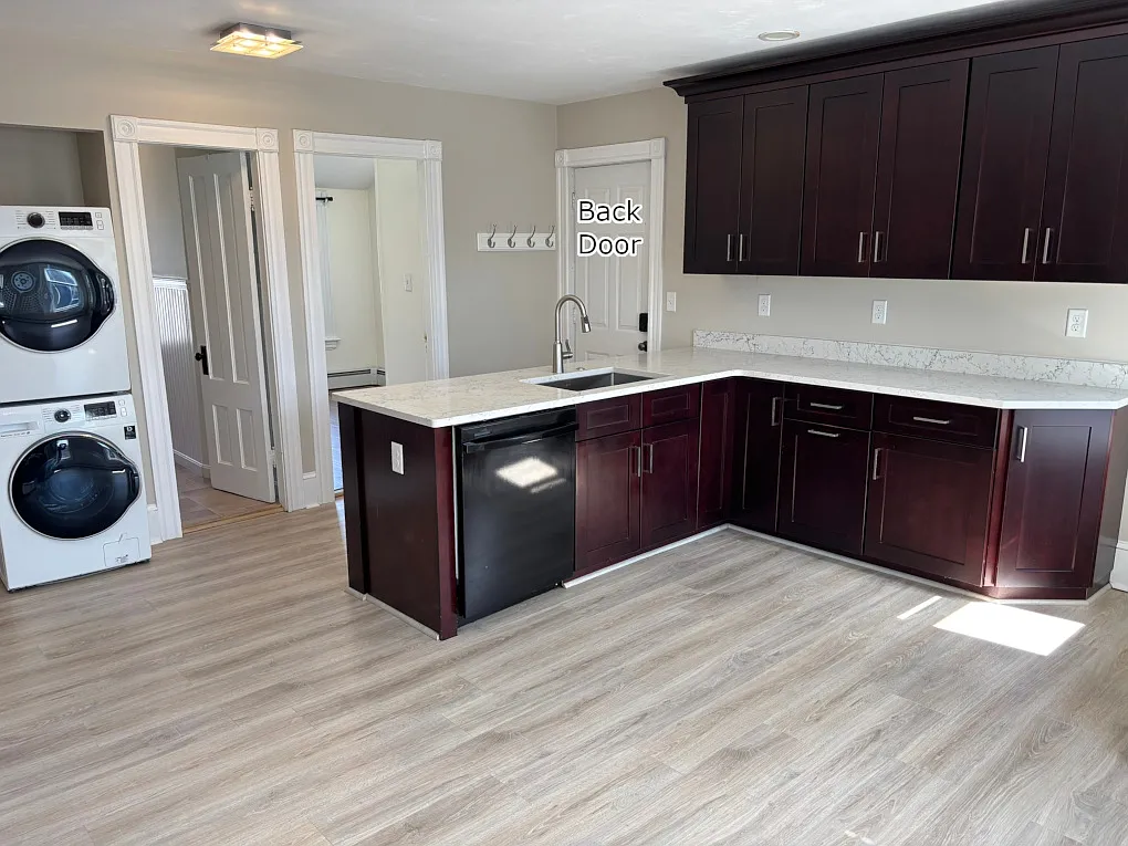3 bed, 970 sqft, $2,000 — Photo 3