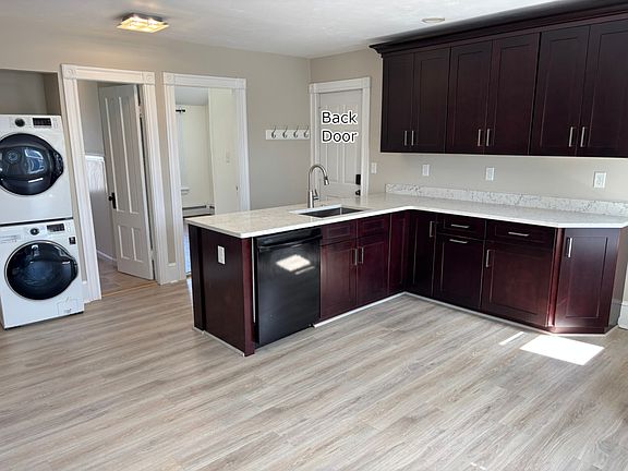 3rd image of 7 Maple Tree Ln #3