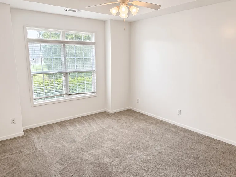 1364 Orchard Cir — Photo 4