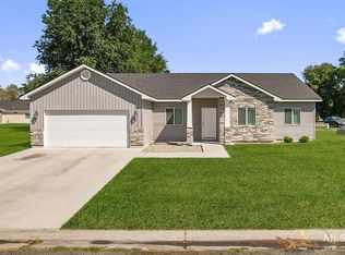 1916 14th Dr, Heyburn, ID 83336