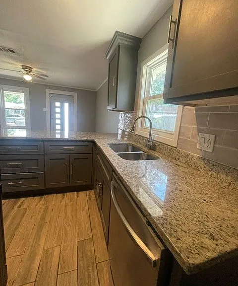 402 Graham Ave #402 — Photo 6
