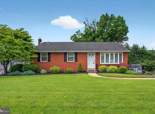 60 Mountain Blvd, Wernersville, PA