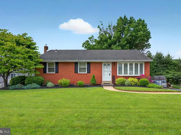60 Mountain Blvd, Wernersville, PA 19565