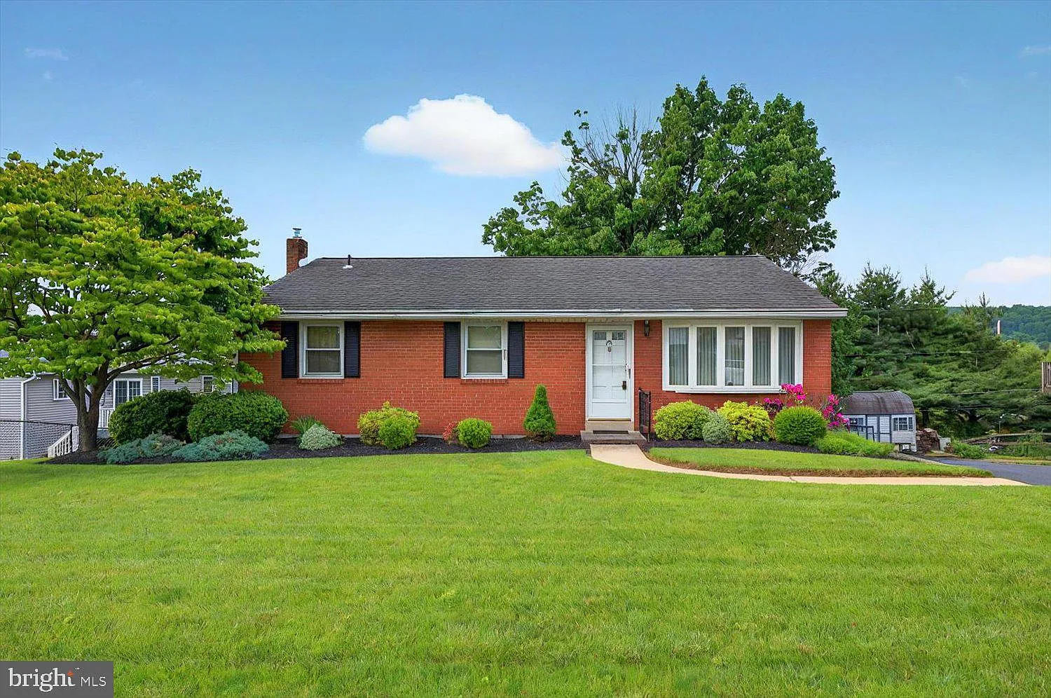 60 Mountain Blvd photo 1