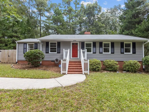 4 Friar Ln, Chapel Hill, NC 27517