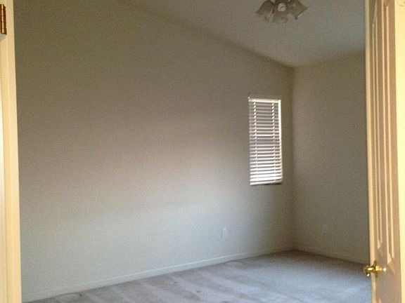 4th image of 992 Francis Ct