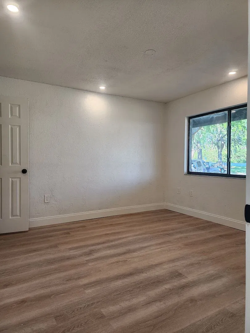 Renovated 2 Bedroom 2 Bath Apartment ** Limited Time Special ** — Photo 4