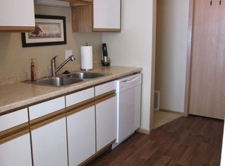 14204 43rd Ave N APT E, Plymouth, MN 55446