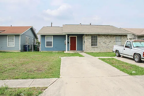 815 W Olmos Dr Photo 1