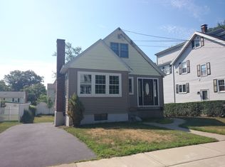 90 Searle Rd, West Roxbury, MA 02132