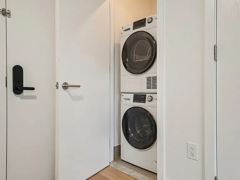 130 2nd St #8D — Photo 8