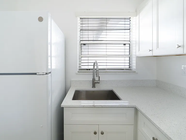 405 W 11th St #12 — Photo 12