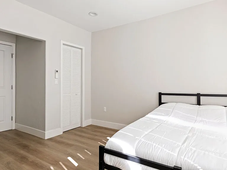 1707 Kelton Ave — Photo 30