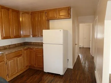 4 bed, 900 sqft, $1,250 — Photo 2