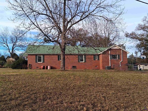 3rd image of 152 Main St