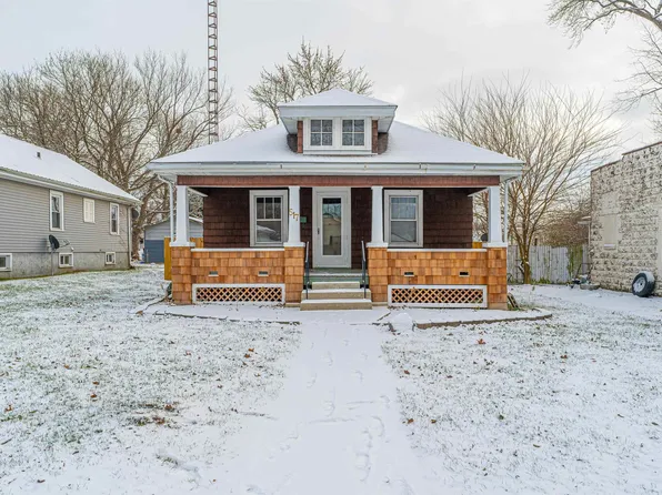 517 4th St, Lincoln, IL 62656
