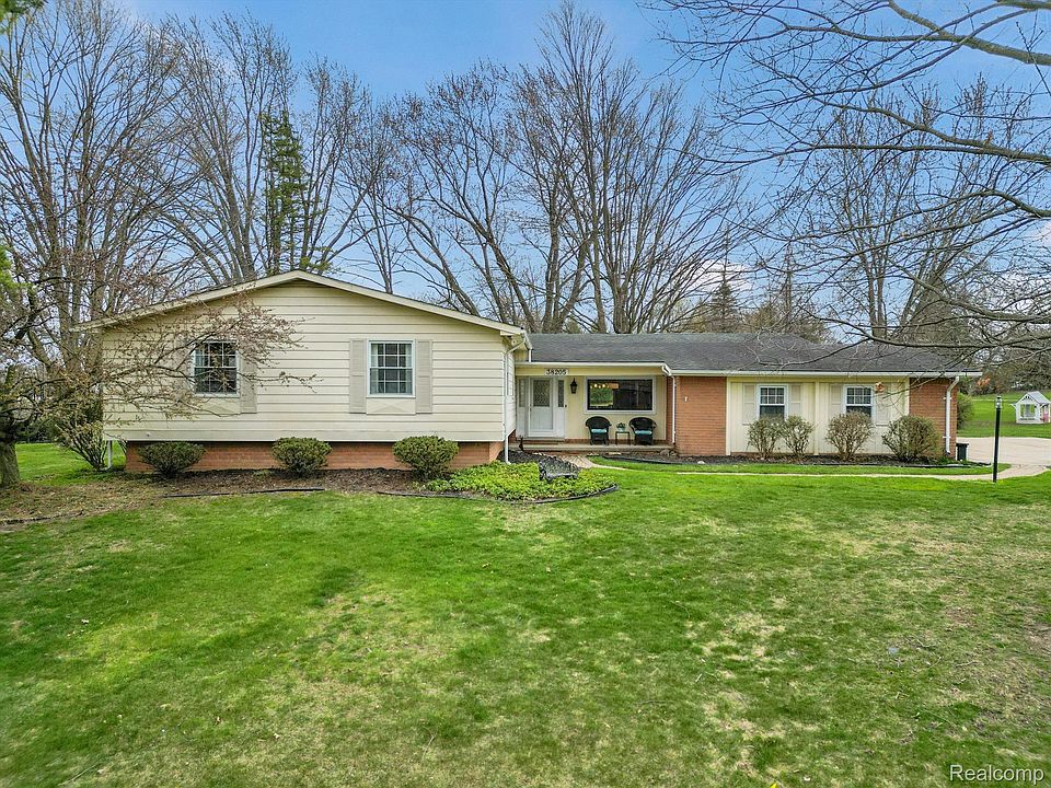 1st image of 38205 Connaught Dr