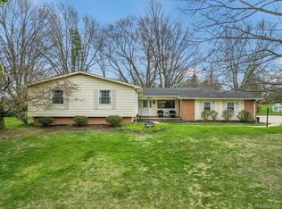 38205 Connaught Dr, Northville, MI 48167