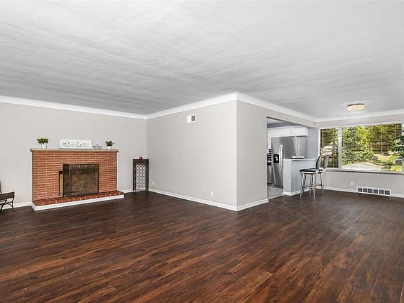 4th image of 9217 Shadydale Dr
