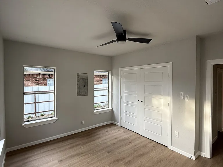 758 Bethpage Ave — Photo 15