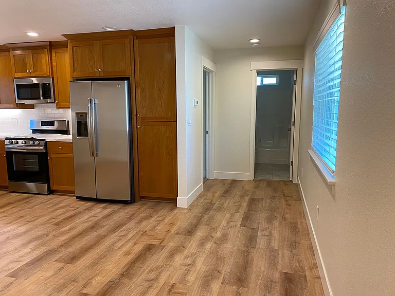 606B West St — Photo 4