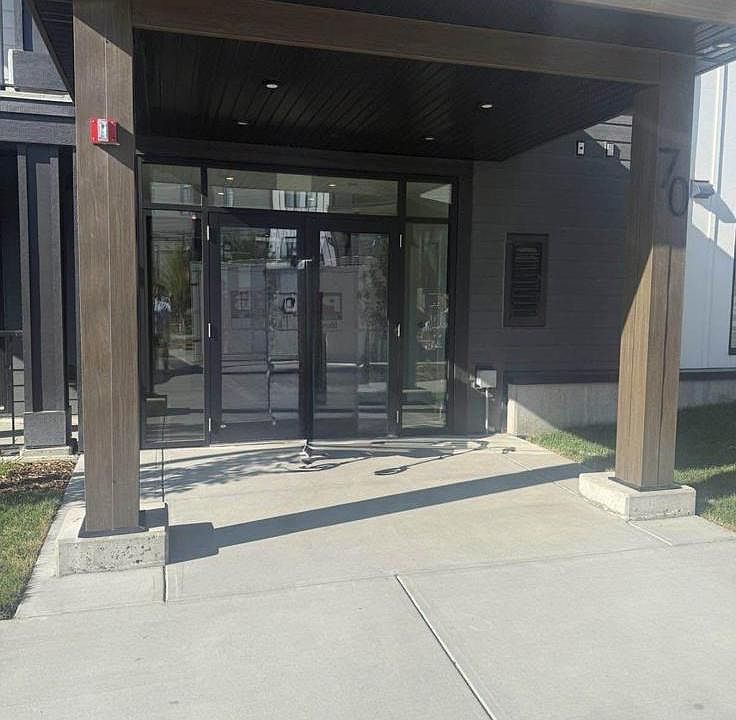 Secure building entrance