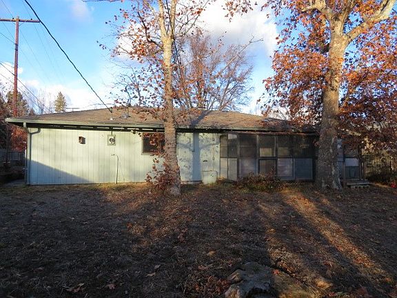3rd image of 753 Oak St