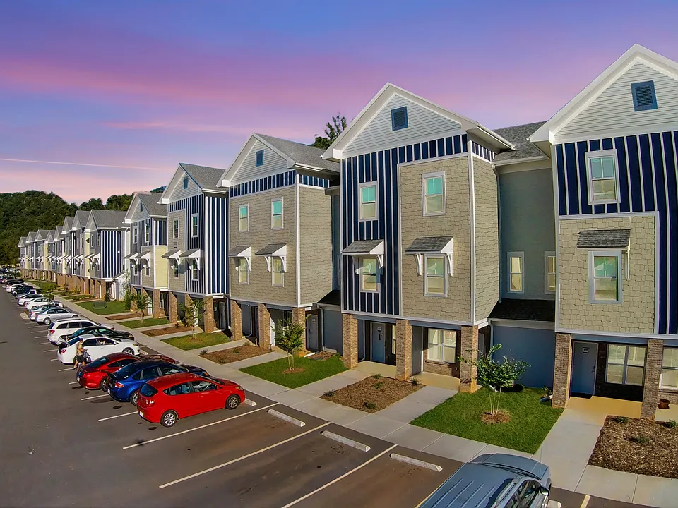Flagship Western Apartments & Townhomes
