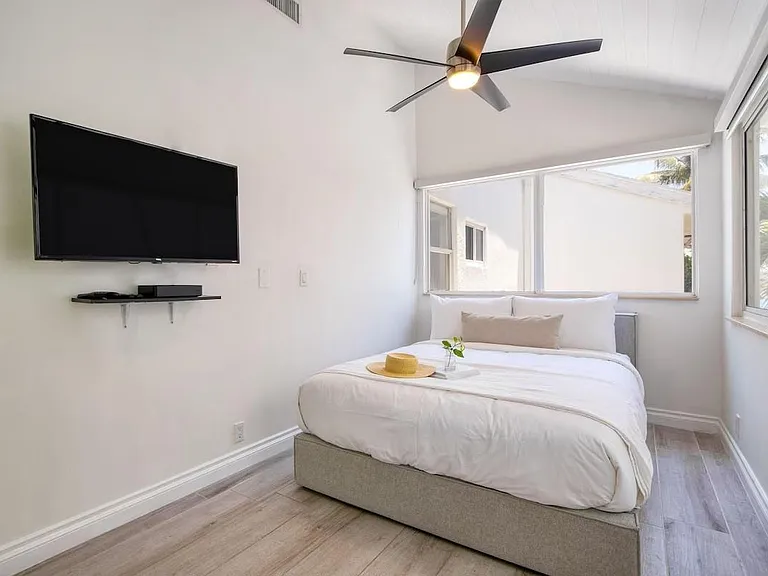 3350 NE 14th Ct — Photo 32