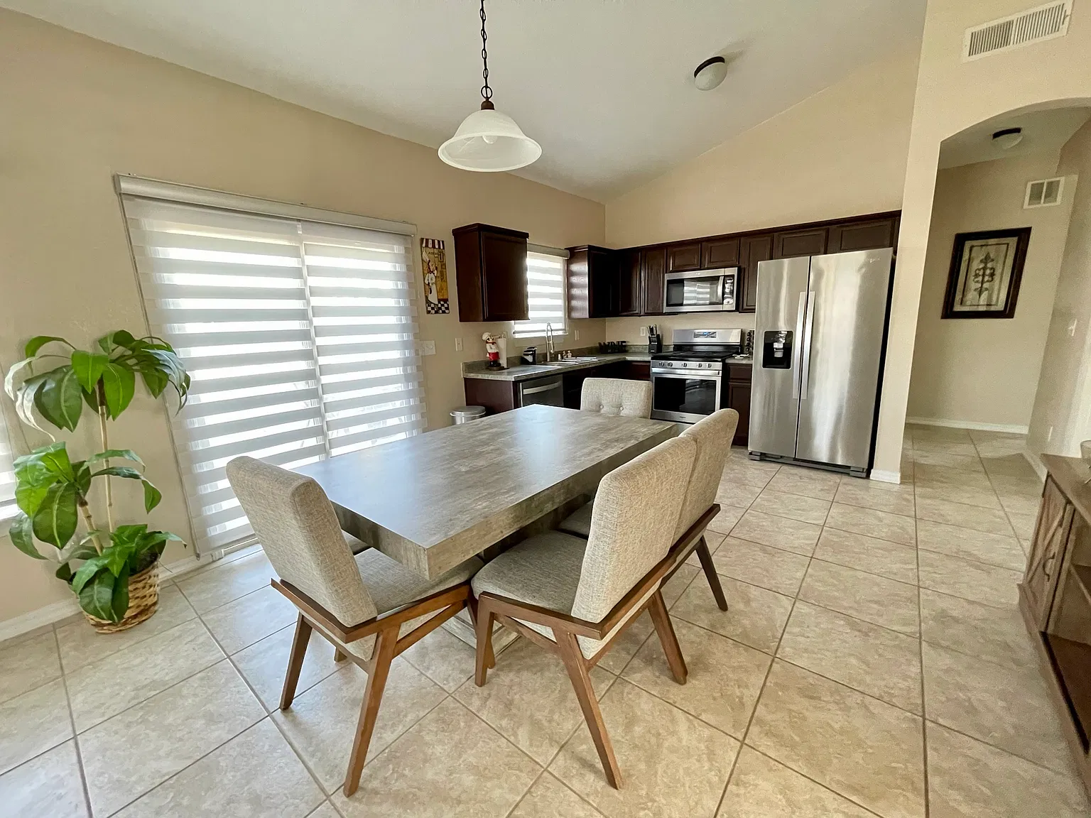 3 bed, 1053 sqft, $1,700 — Photo 4