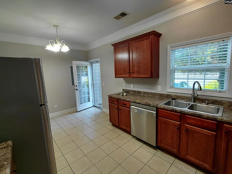 300 Hampton Forest Dr — Photo 13