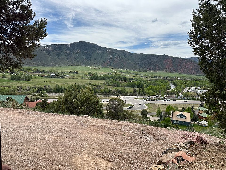 2 parking spots + scenic views of RFV