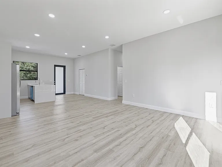 4460 29th St SW — Photo 12