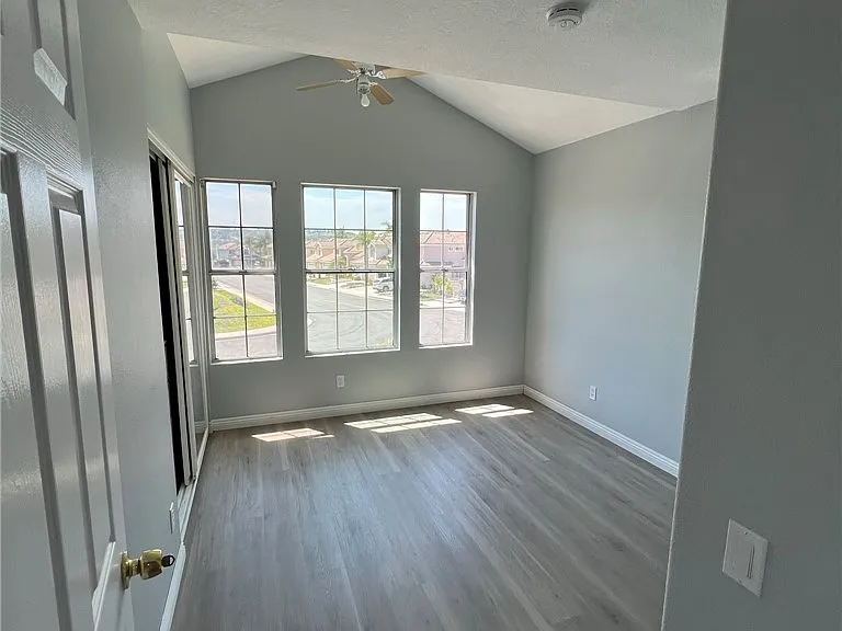 543 S Eveningsong Ln — Photo 29