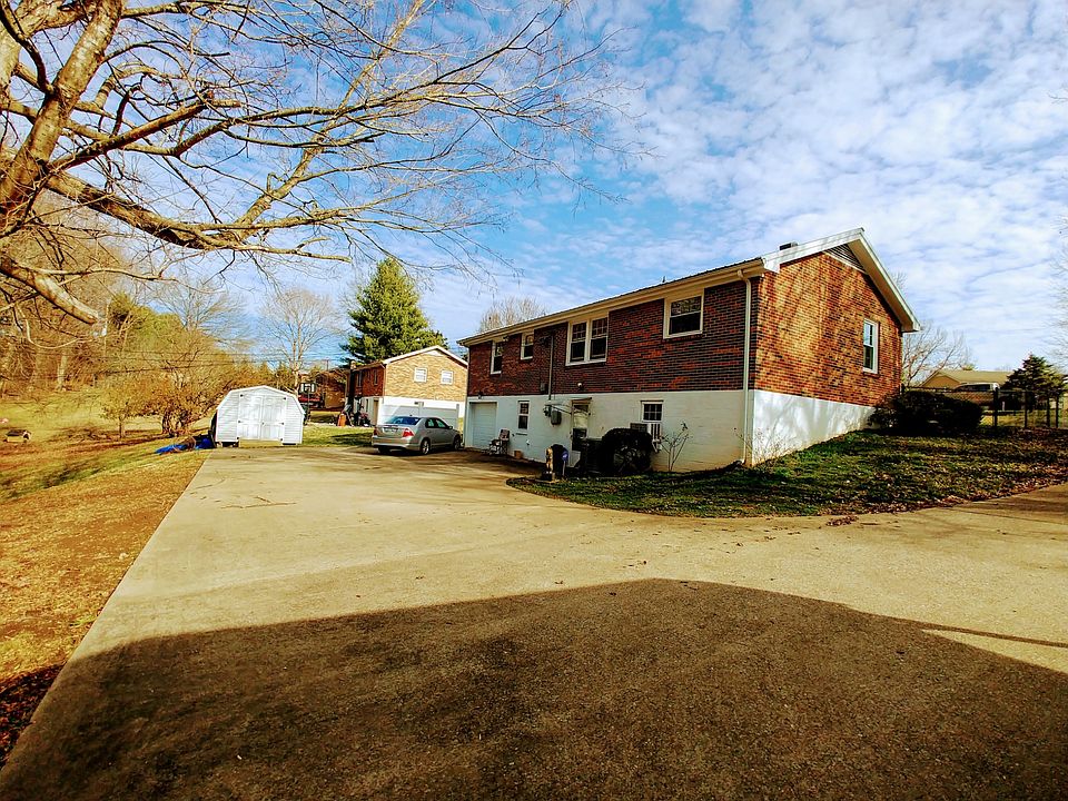 1st image of 128 W Park Dr