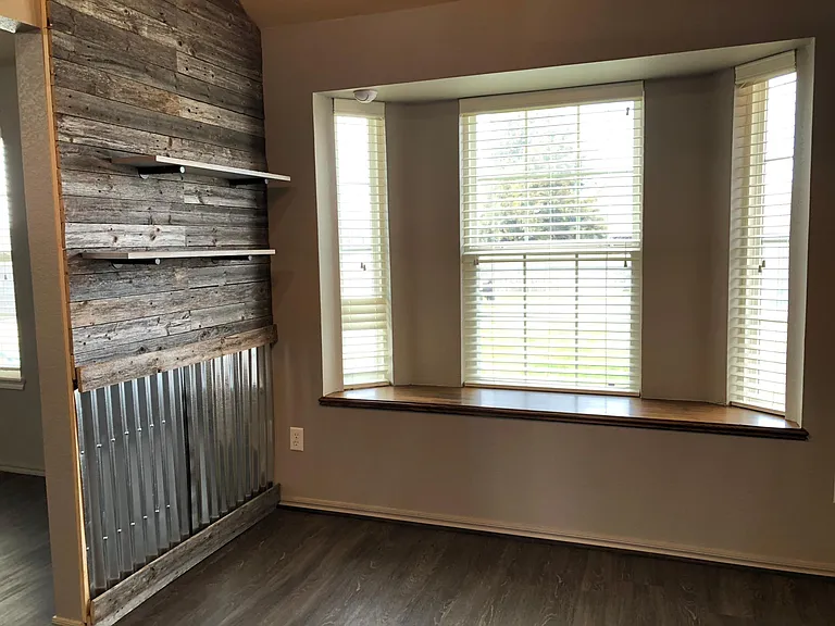 401 Woodbriar — Photo 2
