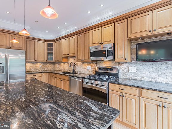 3rd image of 11557 Laurel Lake Sq